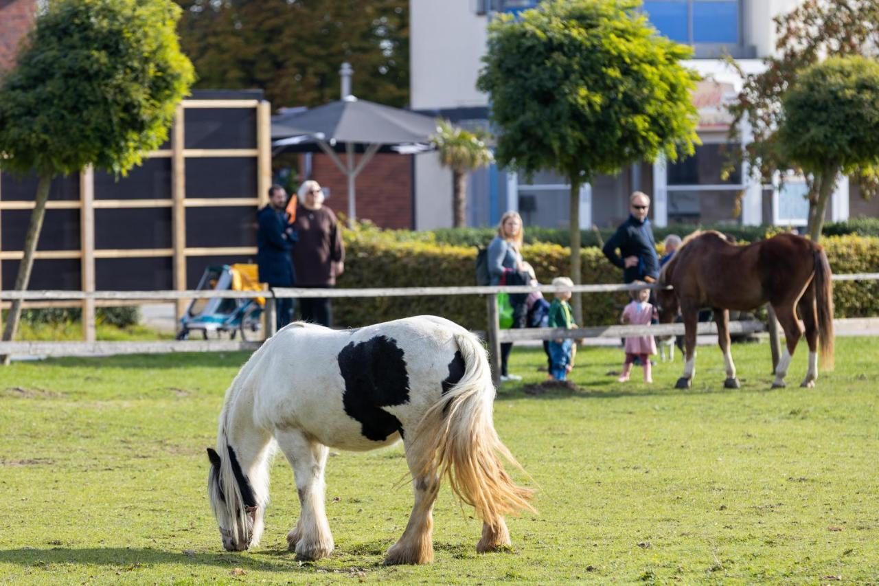 Familien- Und Aparthotel Strandhof Tossens Exterior foto