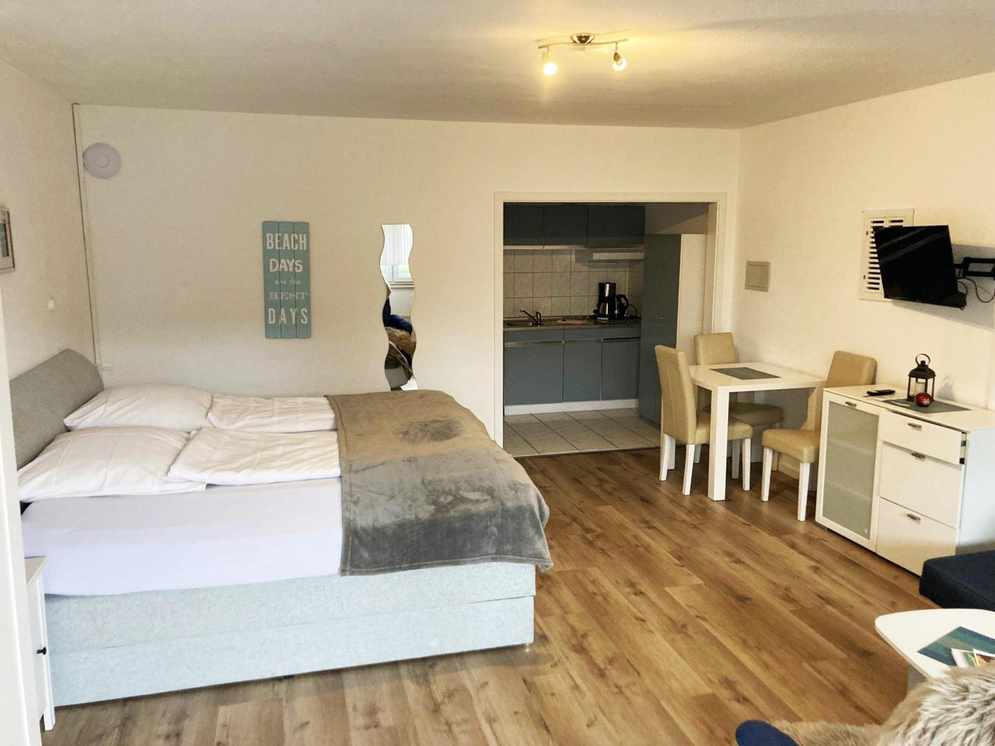 Familien- Und Aparthotel Strandhof Tossens Exterior foto